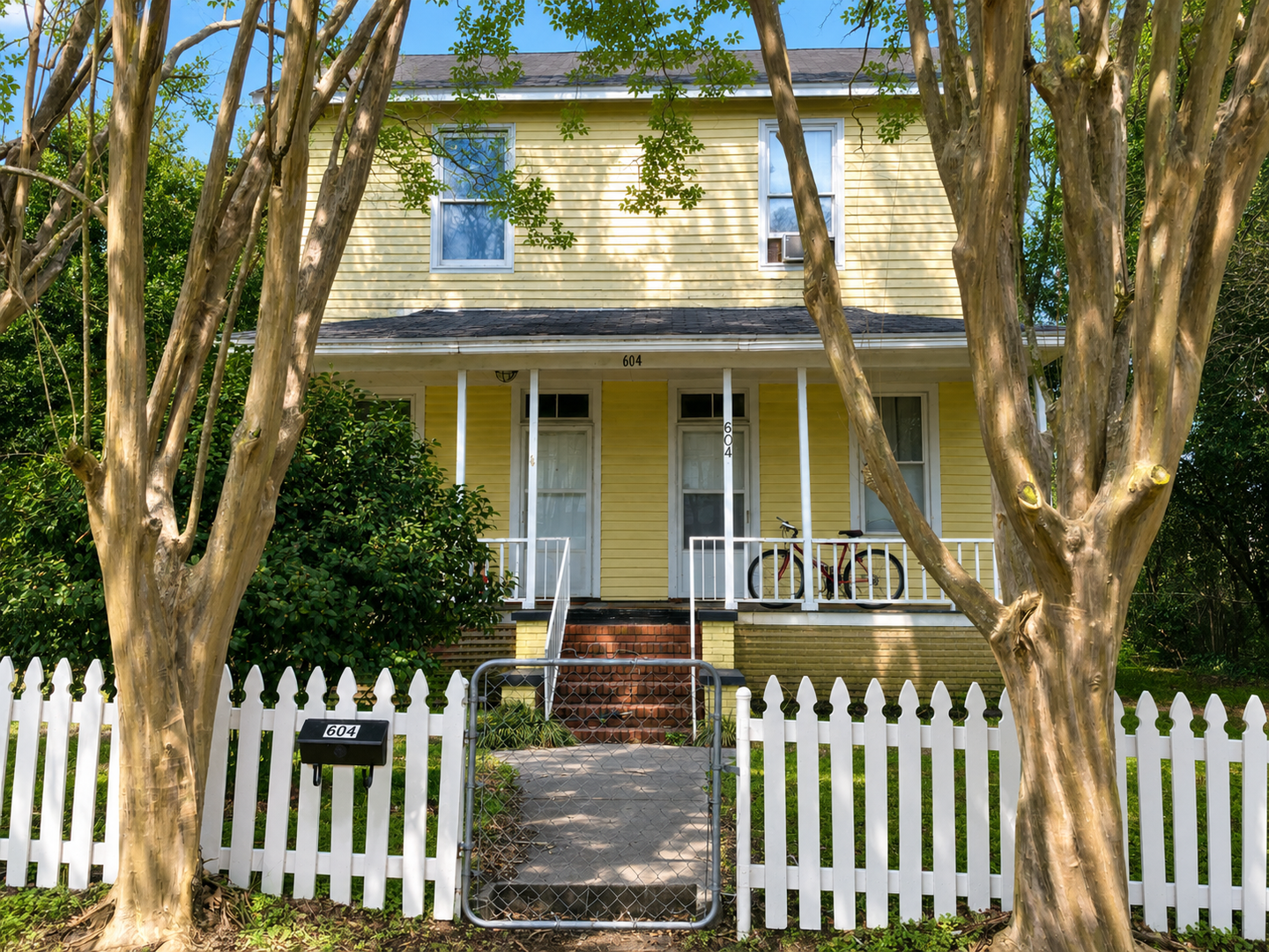 Columbia House: 604 Kentucky Street