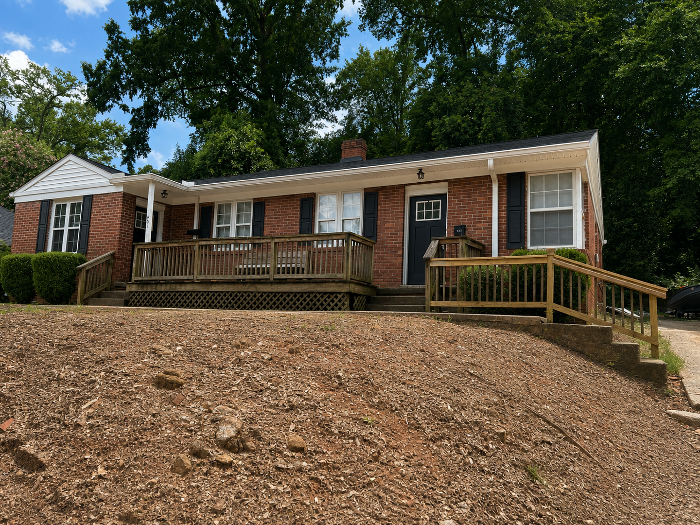 Columbia House: 403 Waccamaw Avenue