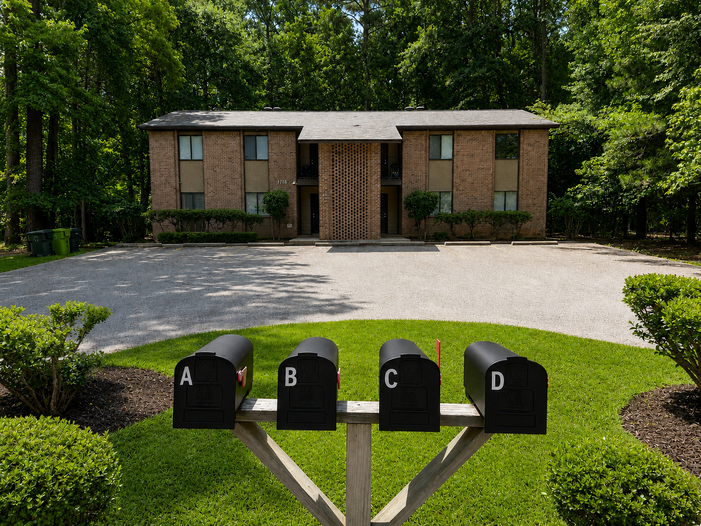 Columbia Apartment: 1718 Horseshoe Drive