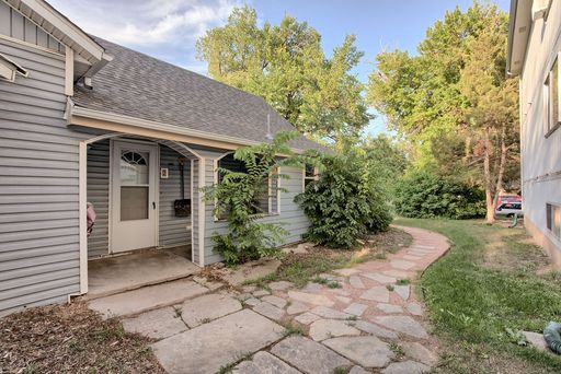 Students Welcome! 1 Bedroom 1 Bath Old Town Unit – photo 1