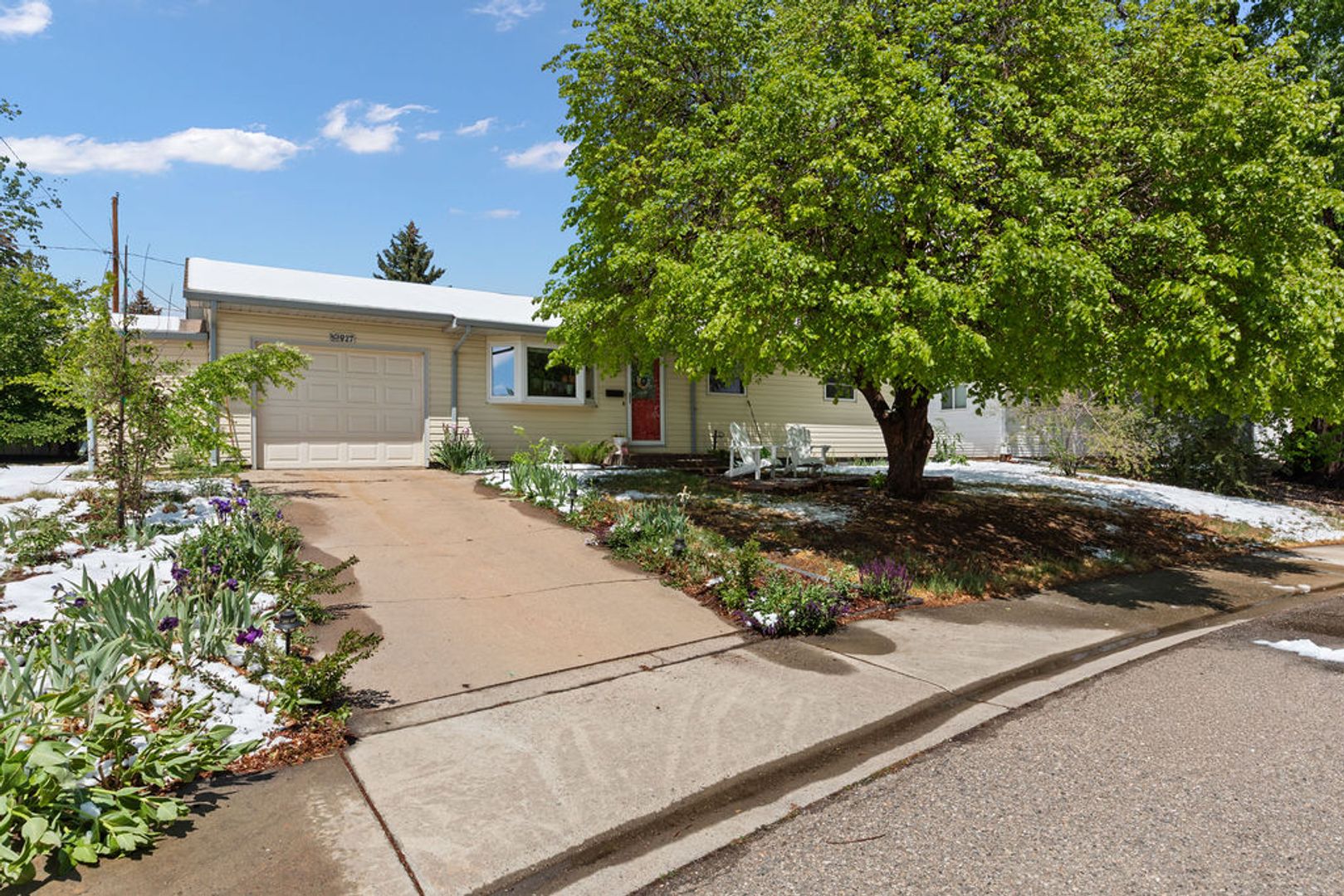 Loveland House: 927 Daphne Drive