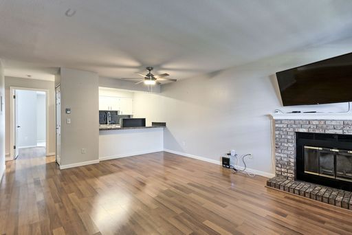 Picture Perfect 2-Bed 2-Bath Ranch-Style 2nd Floor Condo~Students & Pets Welcome! – photo 1