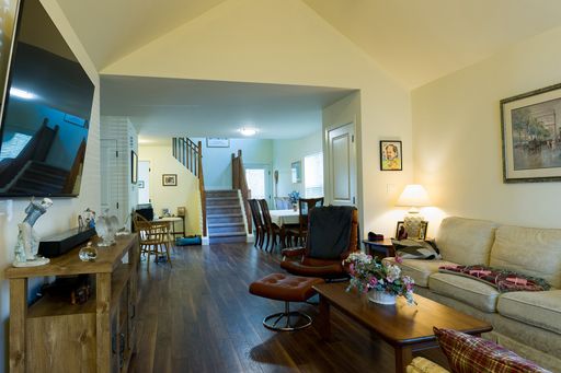 2 Bedroom, 2 Bathroom Cottage (2 stories)