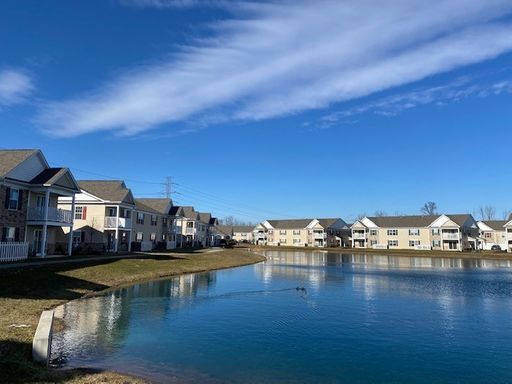 2 Bed 2 Bath Waterlily overlooking center pond – photo 1