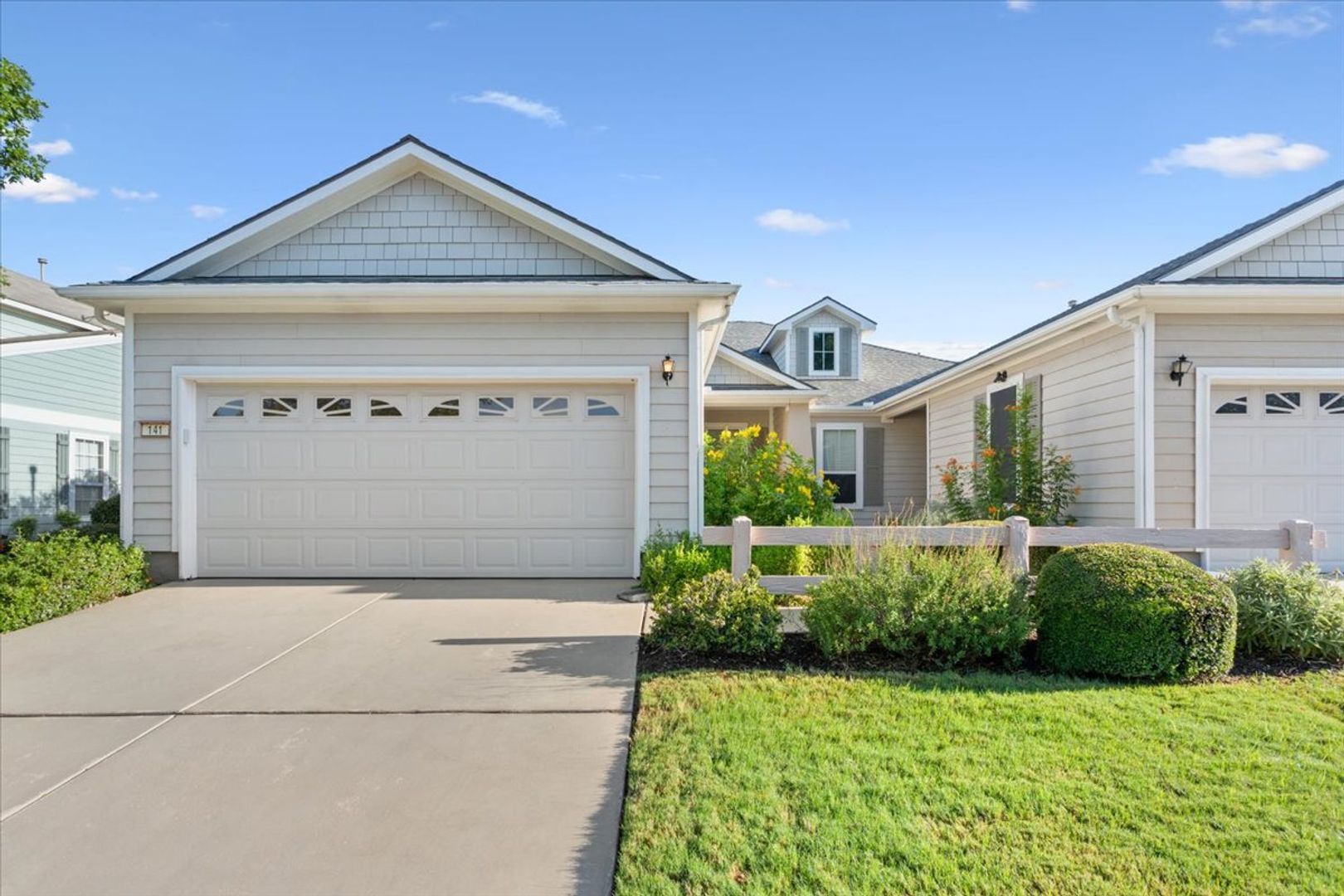 Georgetown House: 141 Dickens Cir