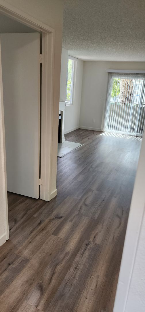 Los Angeles Apartment: 4276 S Centinela Ave