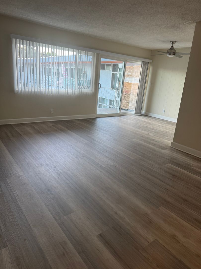 Encino Apartment: 17938 Burbank Blvd