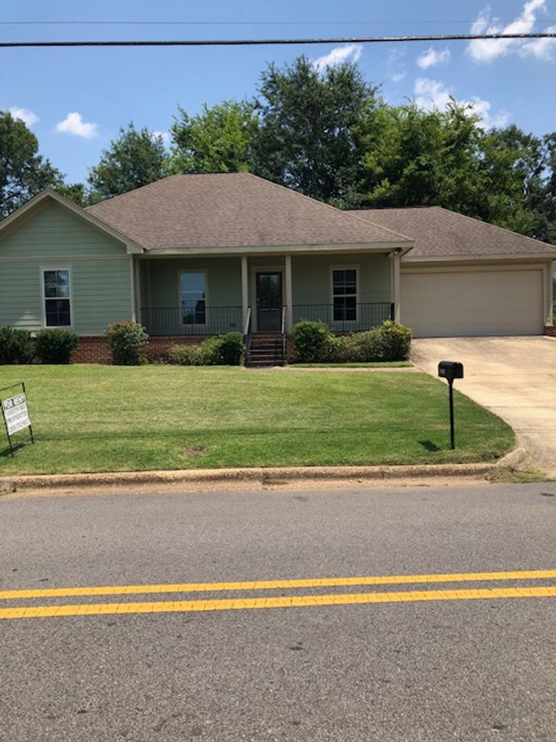 Tuscaloosa House: 2203 Forest Lake Drive