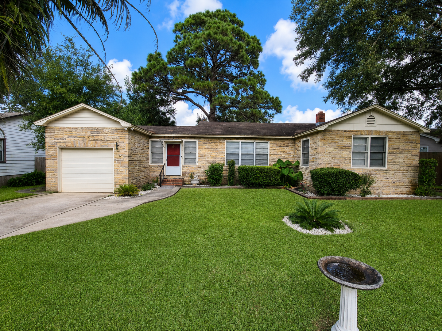 Jacksonville House: 5135 Astral Street
