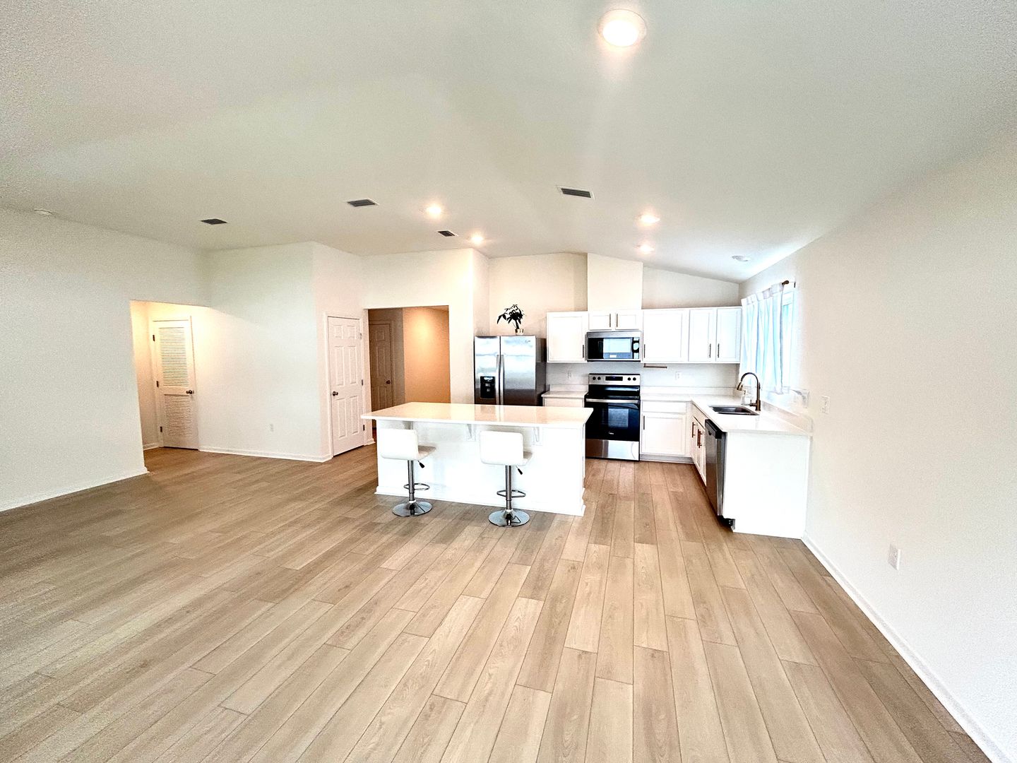 Jacksonville House: 1046 Panther Lake Pkwy