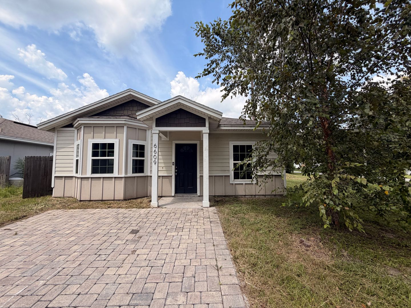 Jacksonville House: 6609 Osceola St