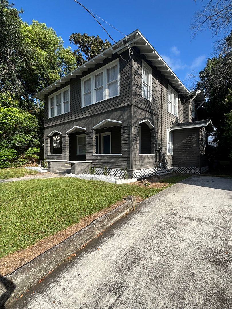 Jacksonville Apartment: 2561 Rosselle St