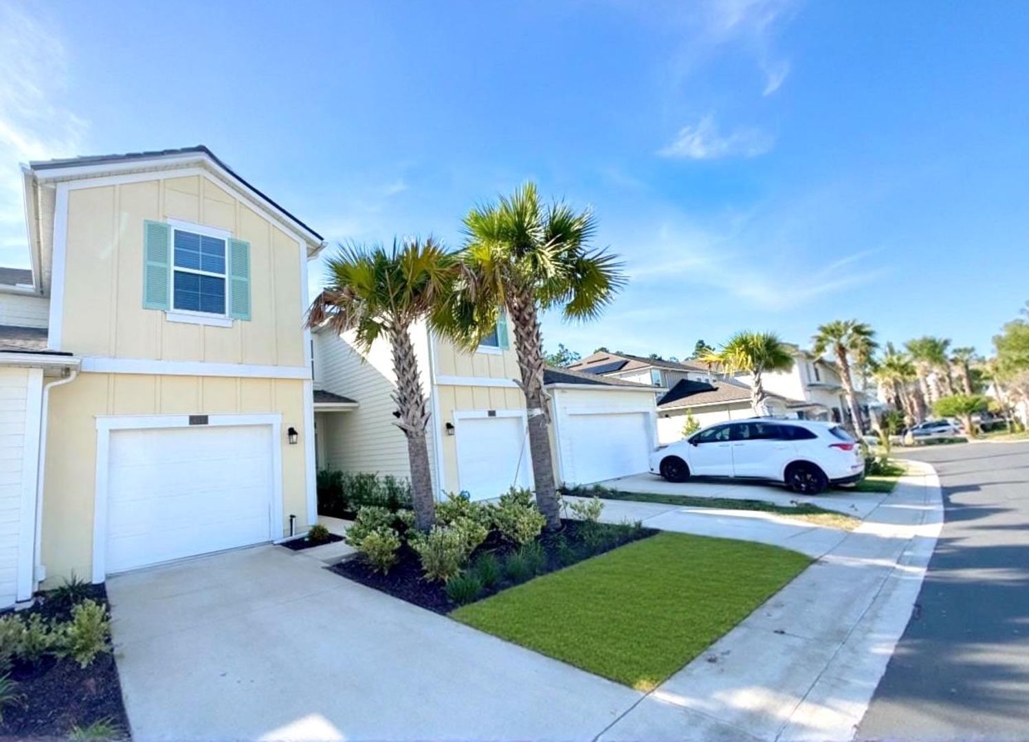 Beautiful 3/3 in Waterford Lakes!