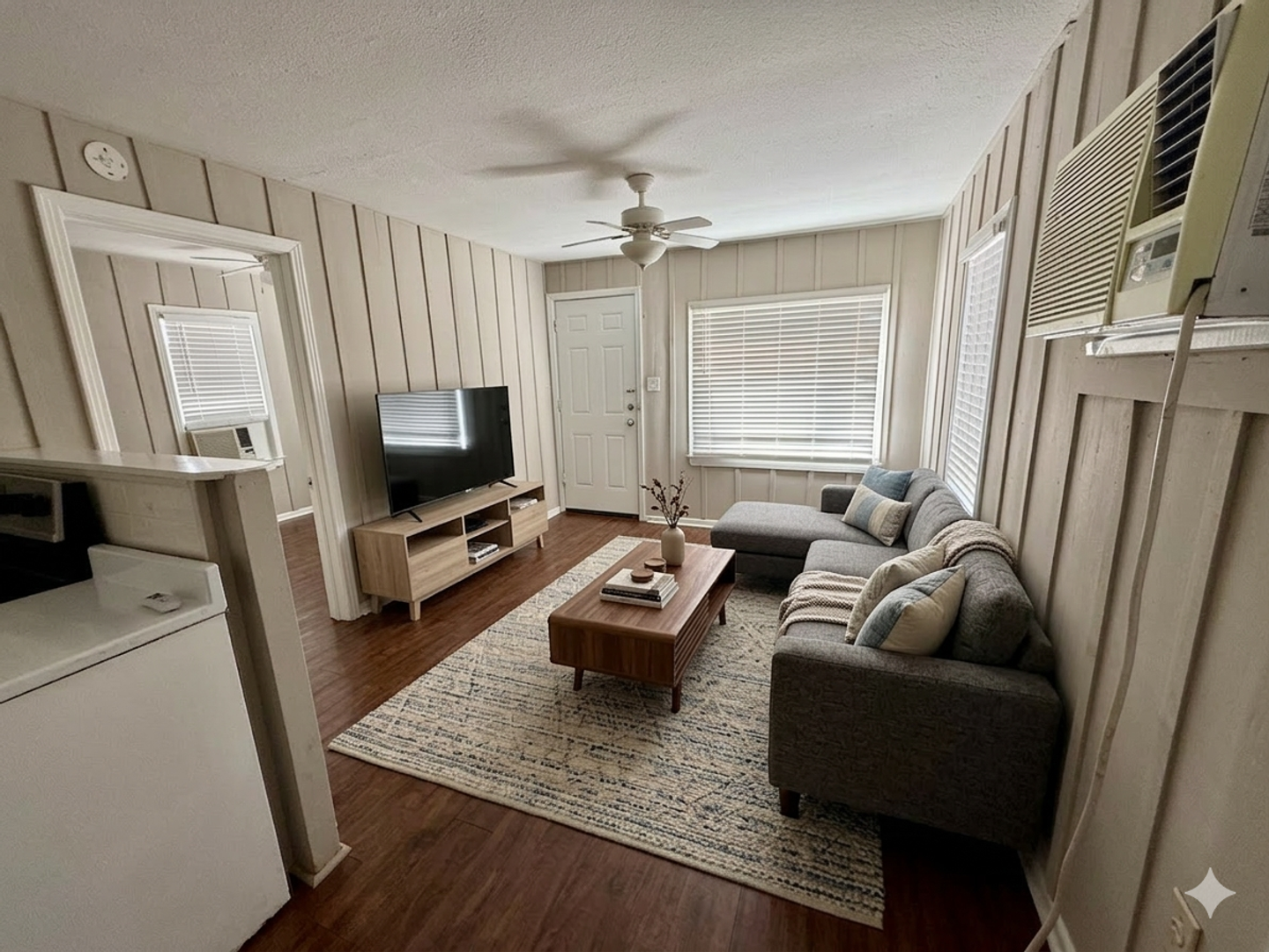 Jacksonville House: 5687 Akra Ave