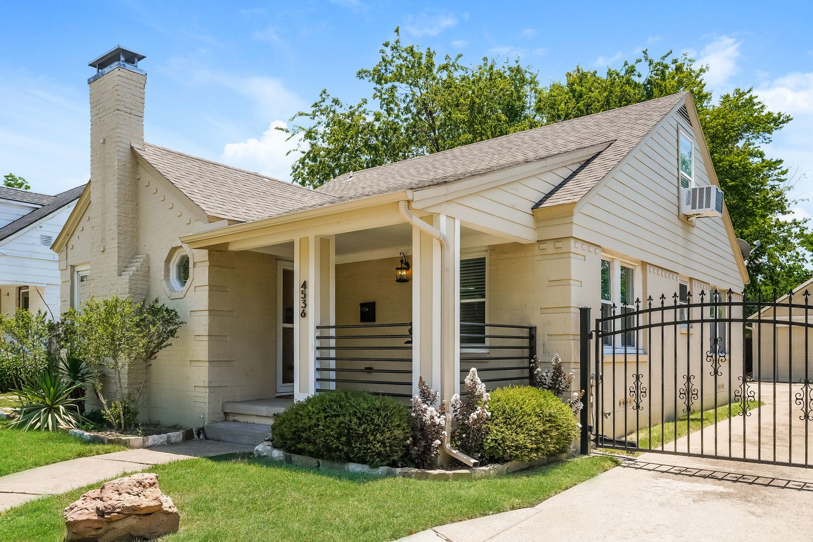 Dallas House: 4536 Capitol Ave