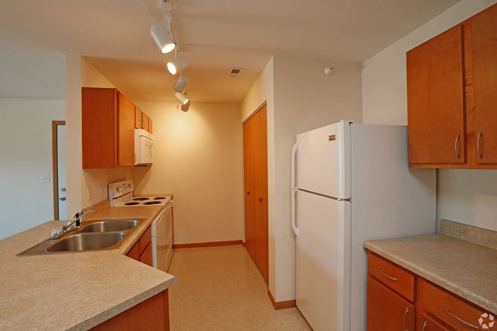 Lafayette Apartment: 710 Veterans Memorial Parkway W