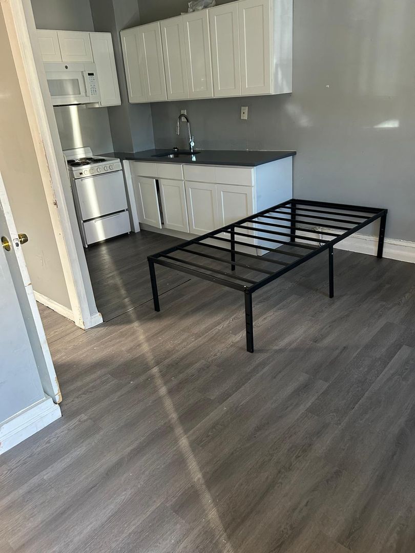 Philadelphia Apartment: 100 N Millick St