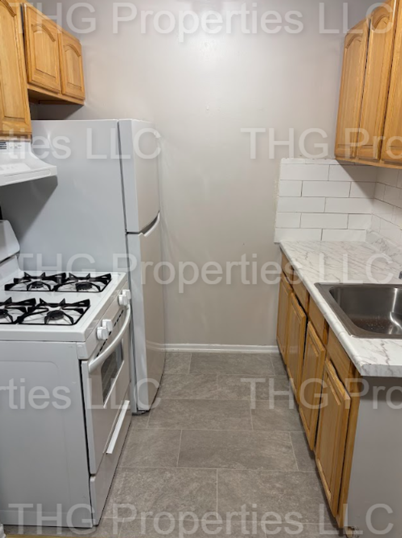 Plainfield Apartment: 600-610 East Front St.