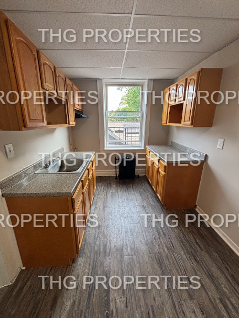 Orange Apartment: 674-678 Scotland Rd.