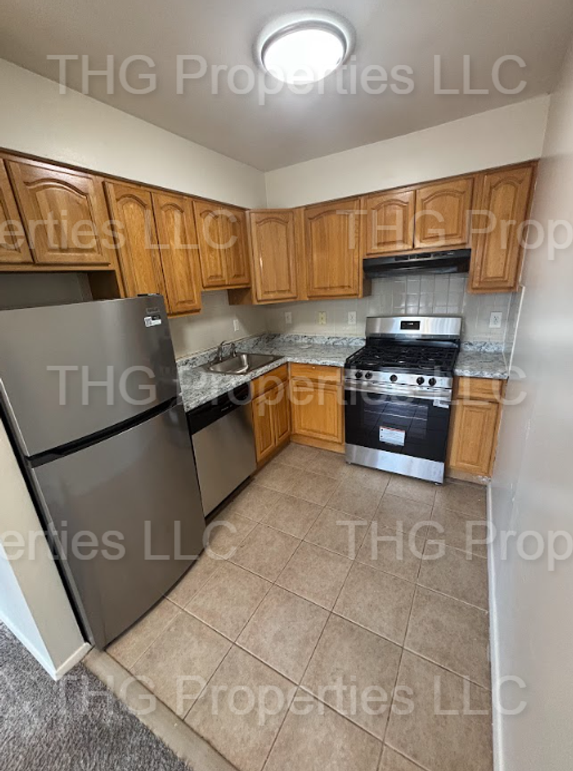 Mahwah Apartment: 405 Franklin Turnpike