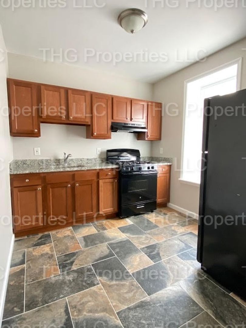 Orange Apartment: 490 Tremont Ave.