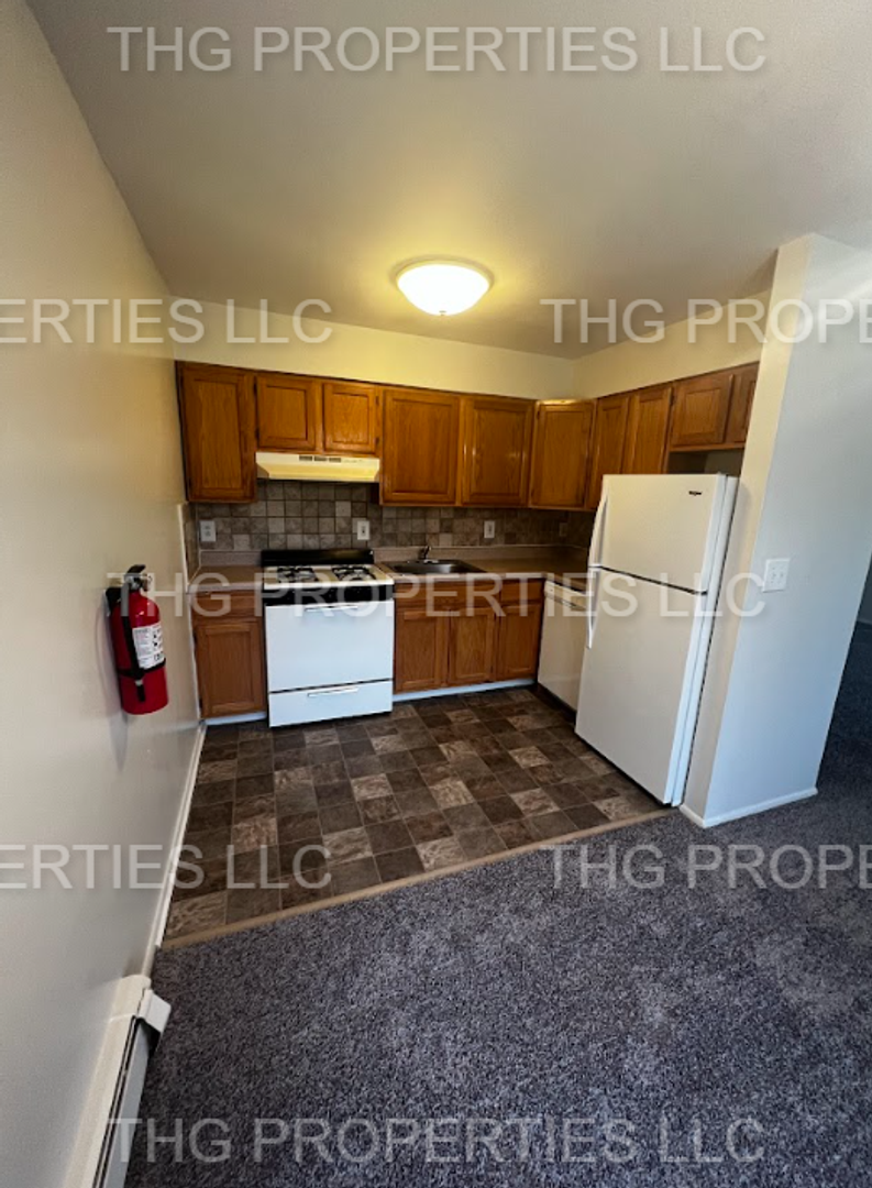 Mahwah Apartment: 405 Franklin Turnpike