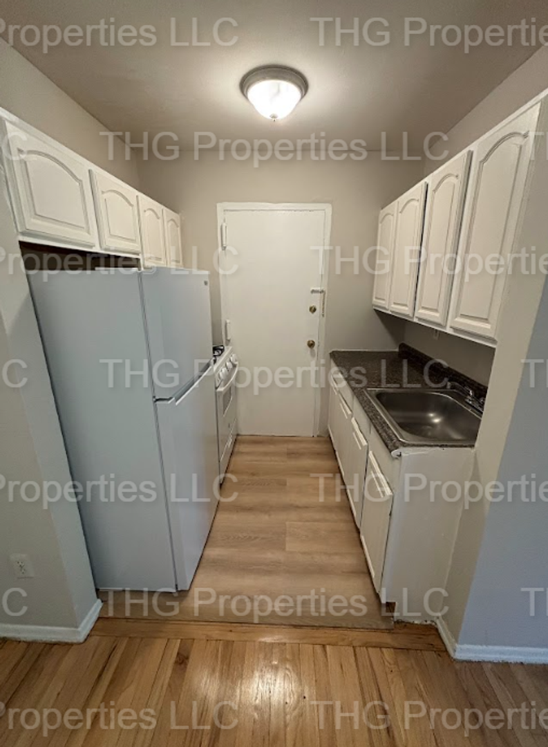 Plainfield Apartment: 600-610 East Front St.