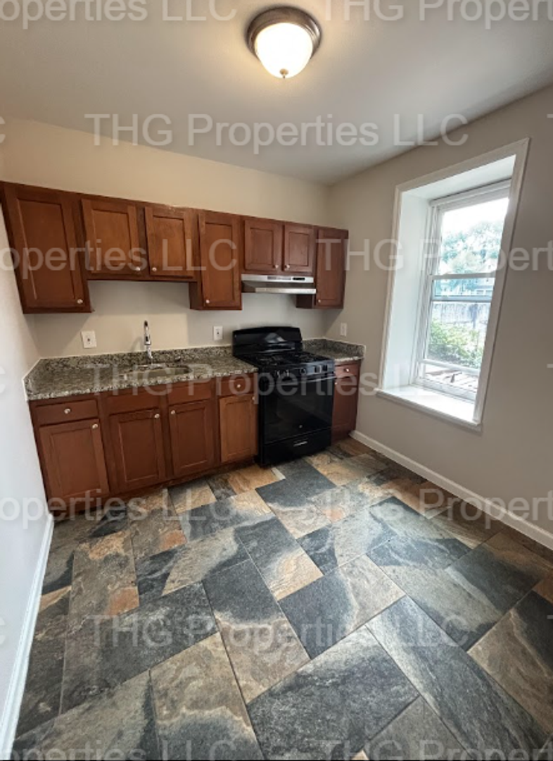 Orange Apartment: 490 Tremont Ave.