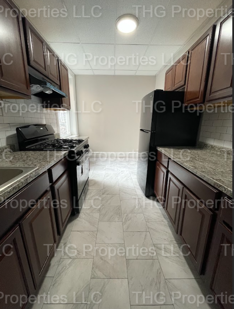 Orange Apartment: 674-678 Scotland Rd.