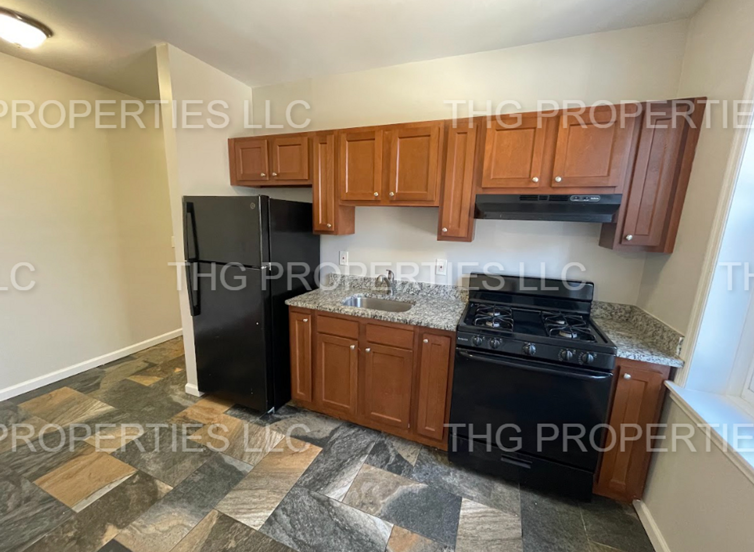 Orange Apartment: 674-678 Scotland Rd.