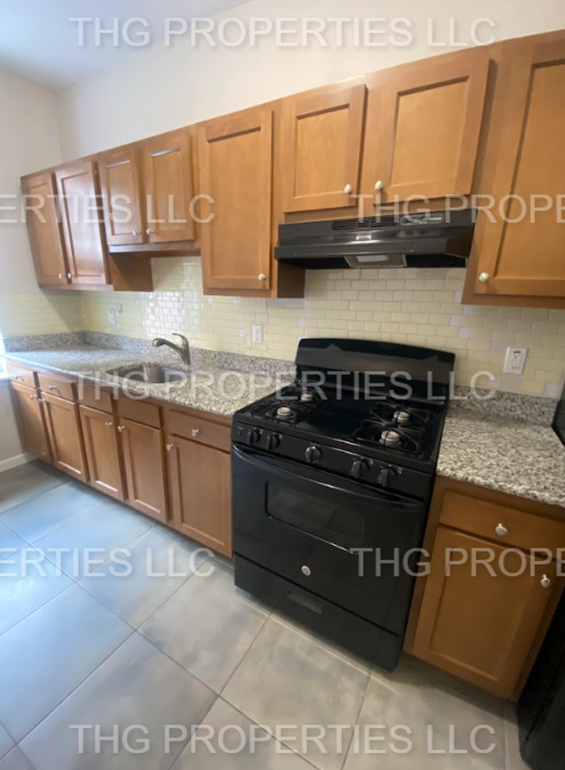 Orange Apartment: 641 Lincoln Ave.