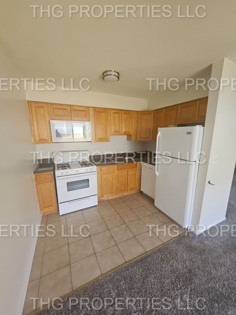 Mahwah Apartment: 405 Franklin Turnpike