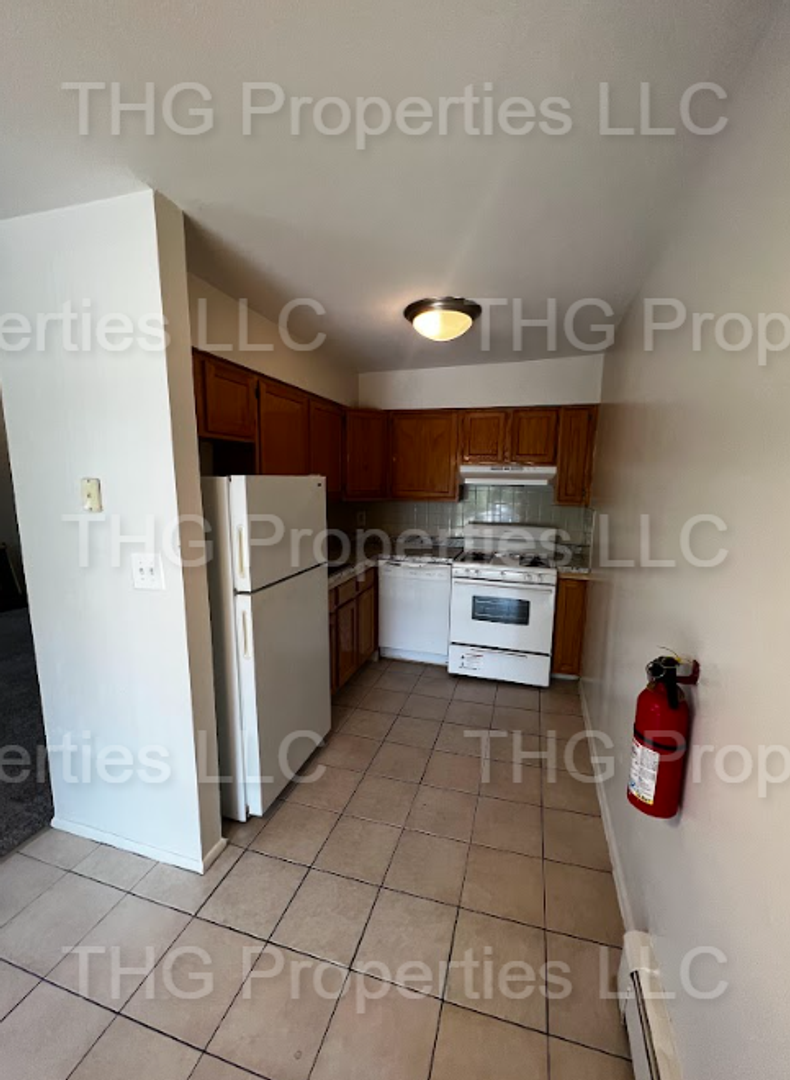 Mahwah Apartment: 405 Franklin Turnpike