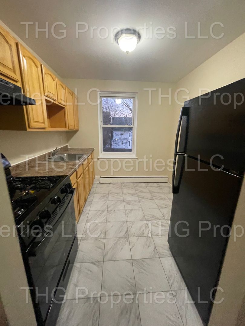 Plainfield Apartment: 600-610 East Front St.