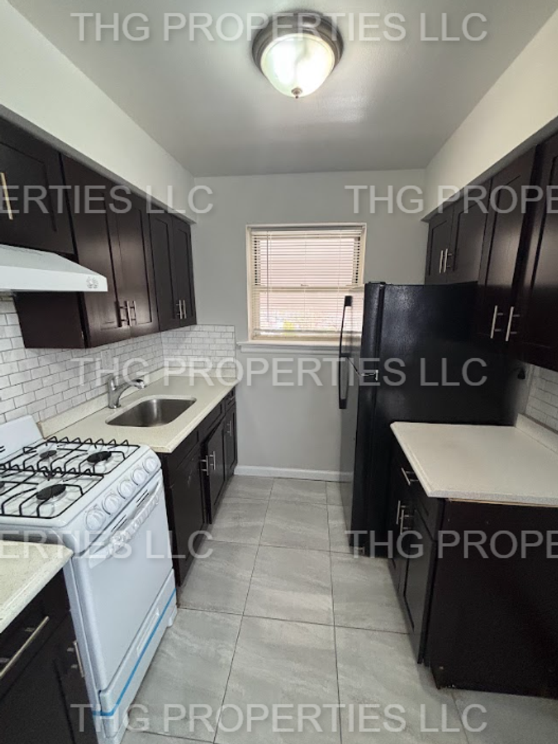 Plainfield Apartment: 309-315 West 8th St.