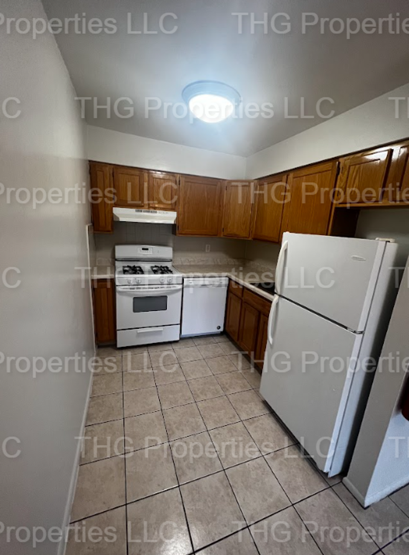 Mahwah Apartment: 405 Franklin Turnpike