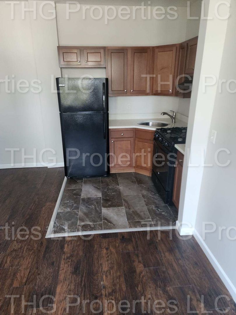 Orange Apartment: 641 Lincoln Ave.