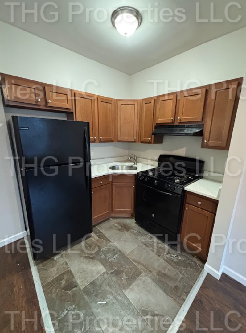 Orange Apartment: 641 Lincoln Ave.