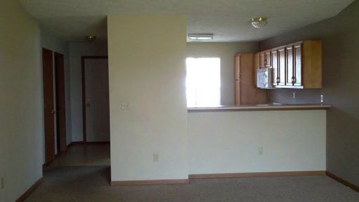 Spacious 3-Bedroom, 2-Bathroom Duplex with 2-Car Garage! – photo 1