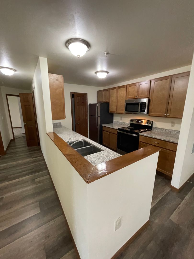 Madison Apartment: 3148-3172 Muir Field Rd
