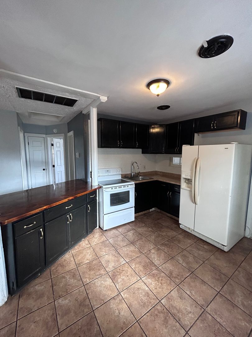 Richmond House: 701 Yorkshire Dr.