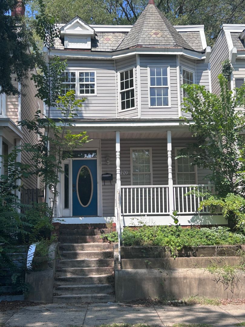 Richmond House: 2020 Parkwood Ave