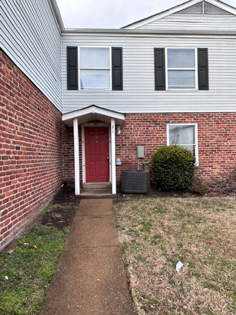 Richmond Apartment: 3528 E Richmond Rd