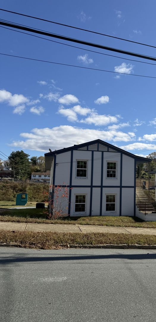 Winston Salem Apartment: 1437 W. Fourth St.