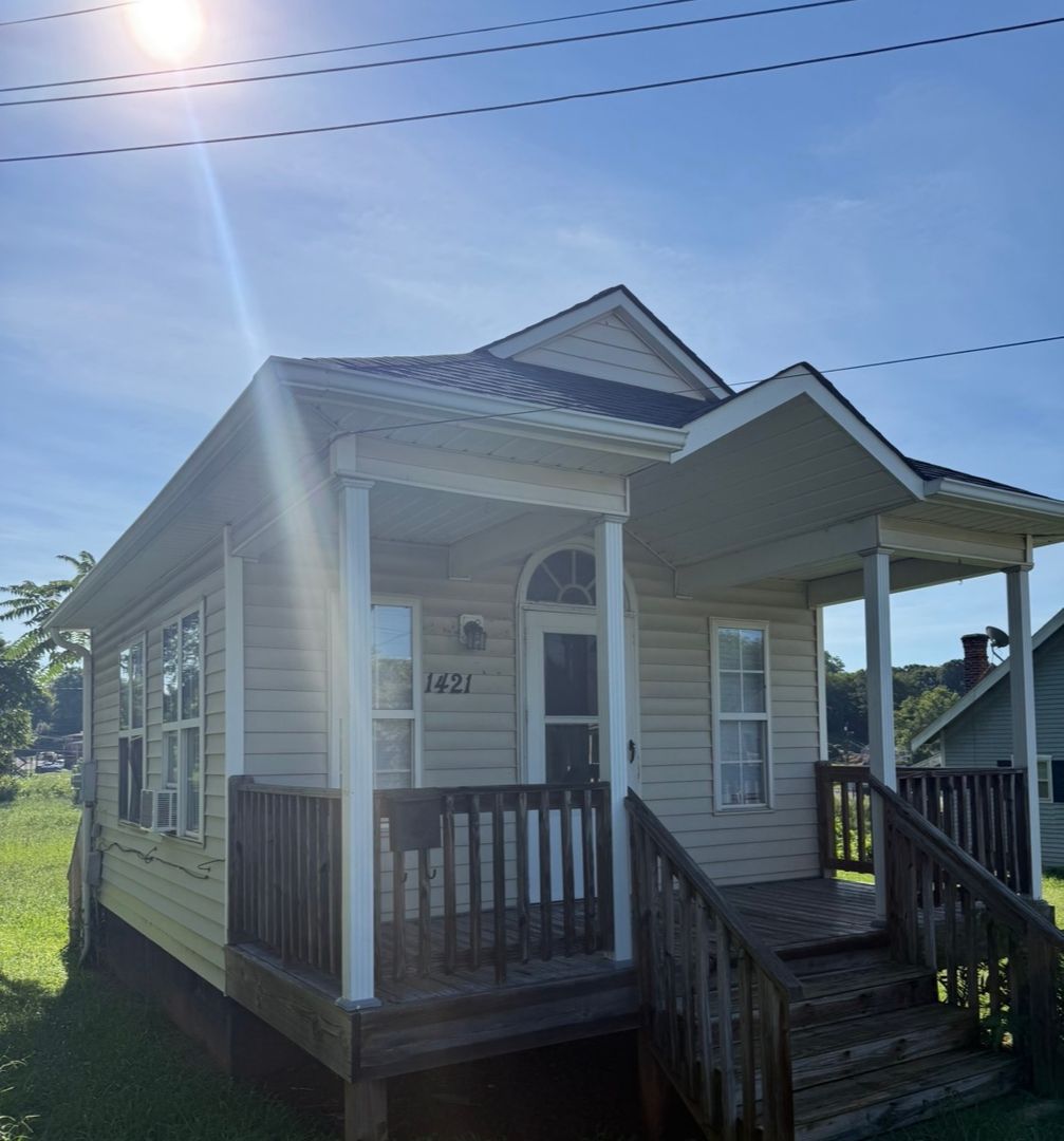 Winston Salem House: 1421 W. Fourth St.