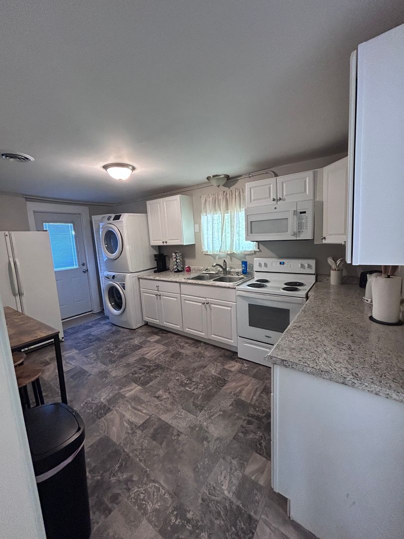 Richmond House: 14 Ainsworth Ln