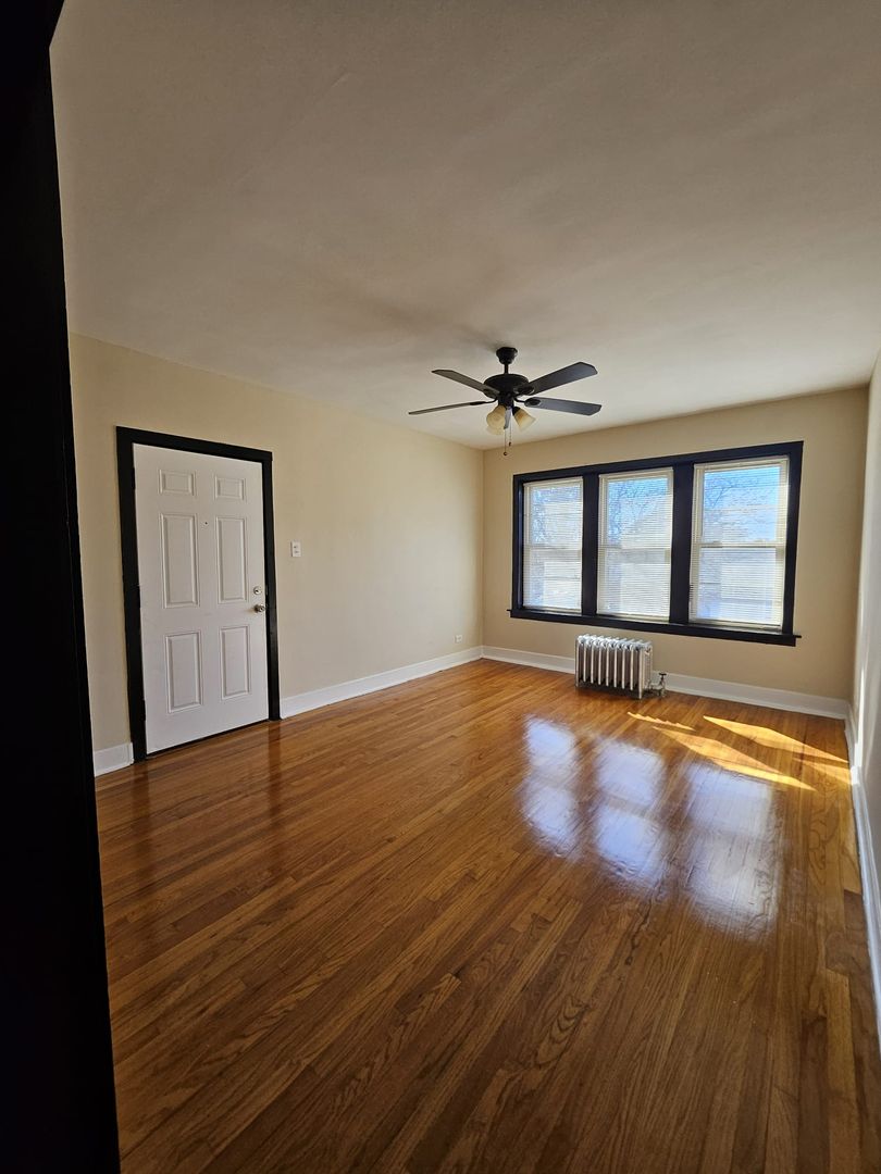 Chicago Apartment: 1901 N La Crosse Ave