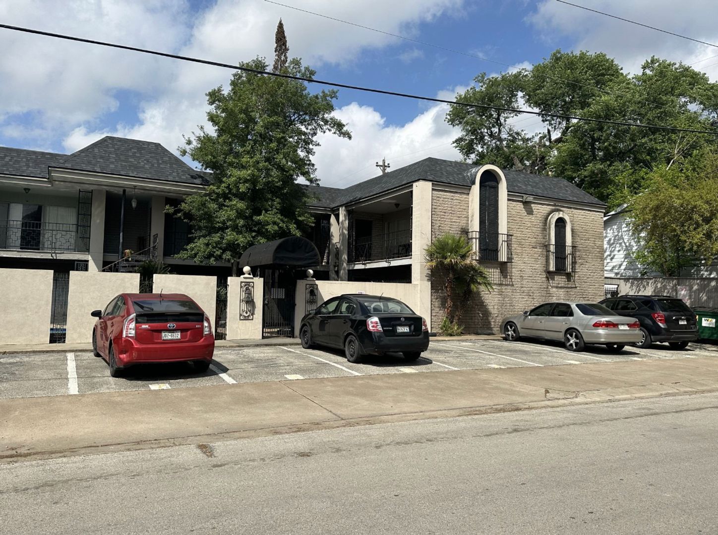 Houston Apartment: 3910 McDuffie