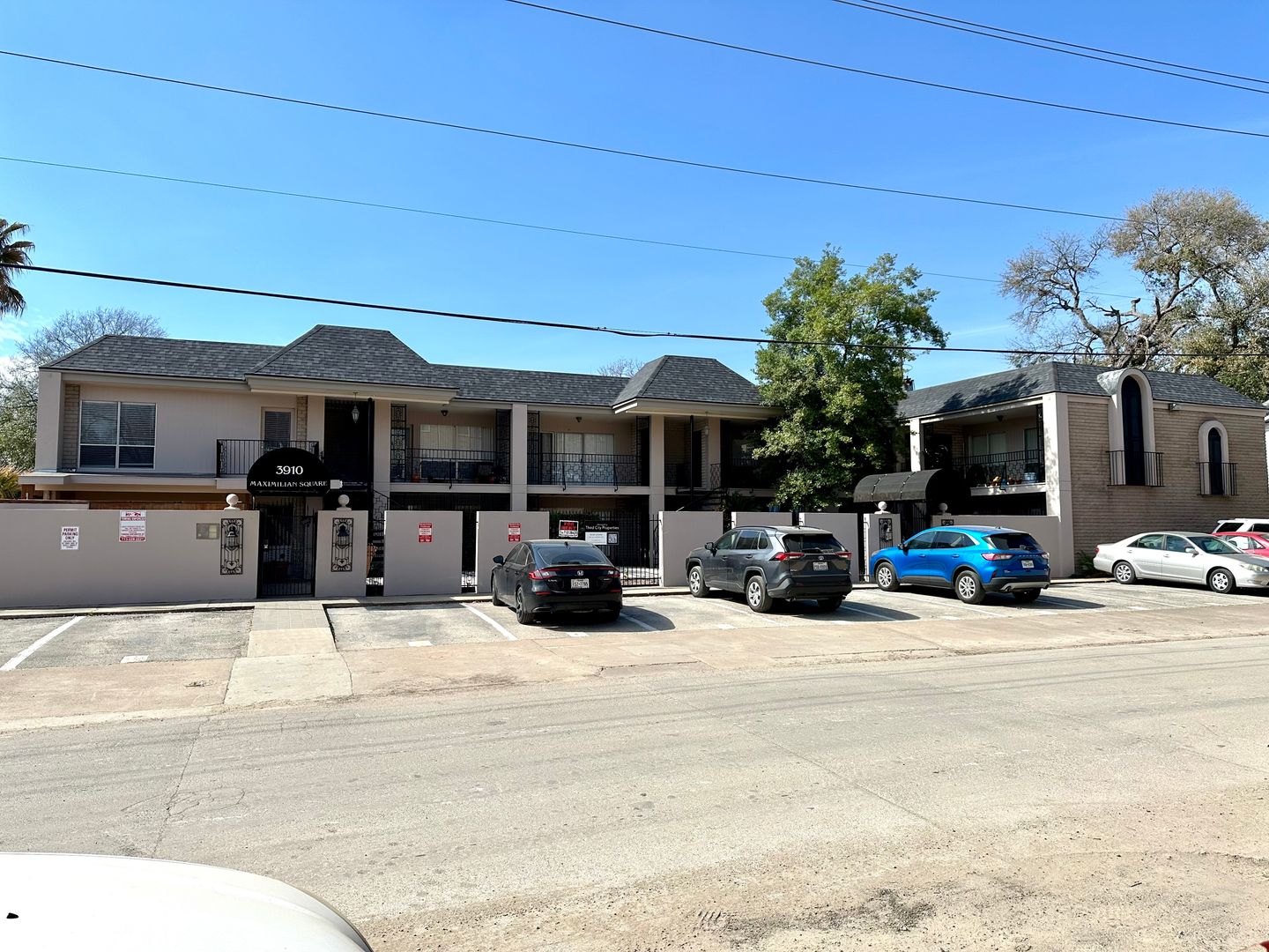 Houston Apartment: 3910 McDuffie