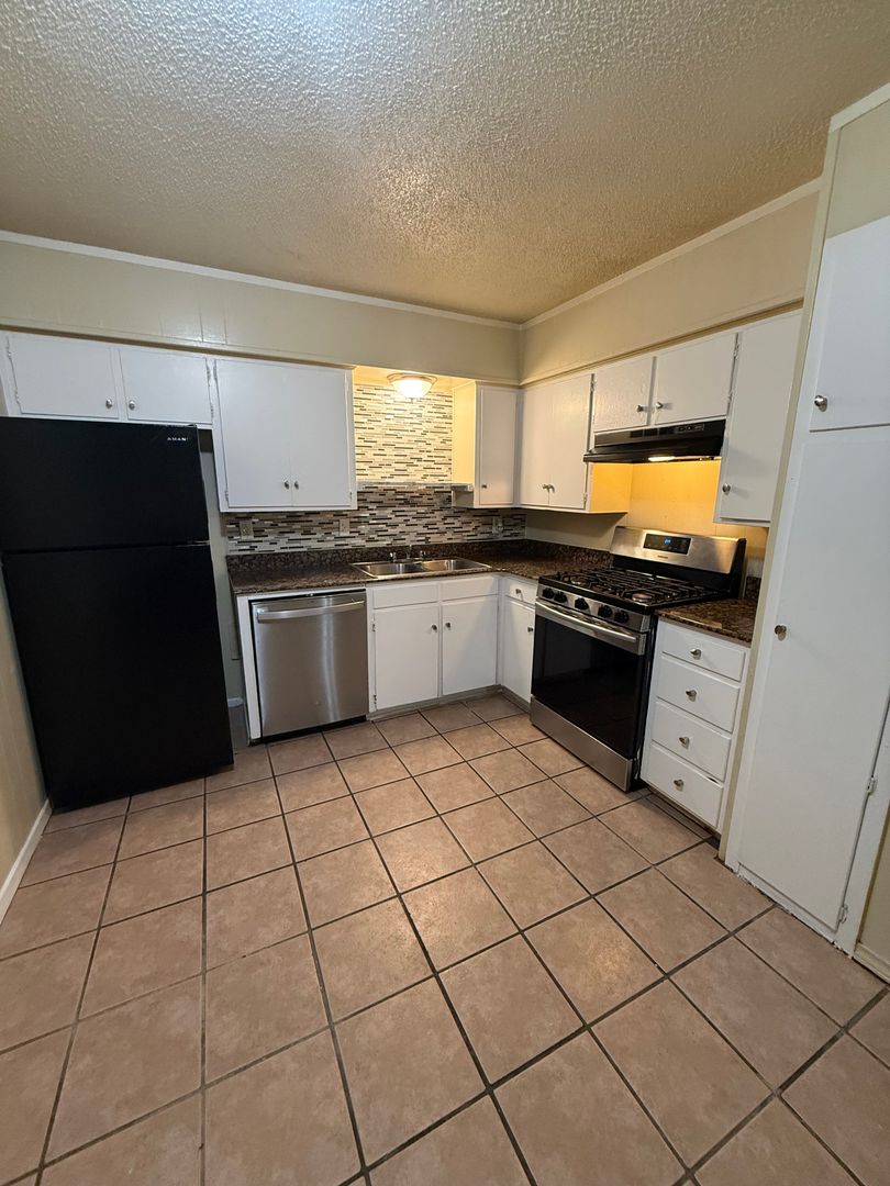 Denton Apartment: 2415-2417 Charlotte St